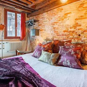 Apartment Casa Manina Sul Ponte - Your Private Canal View, Venice